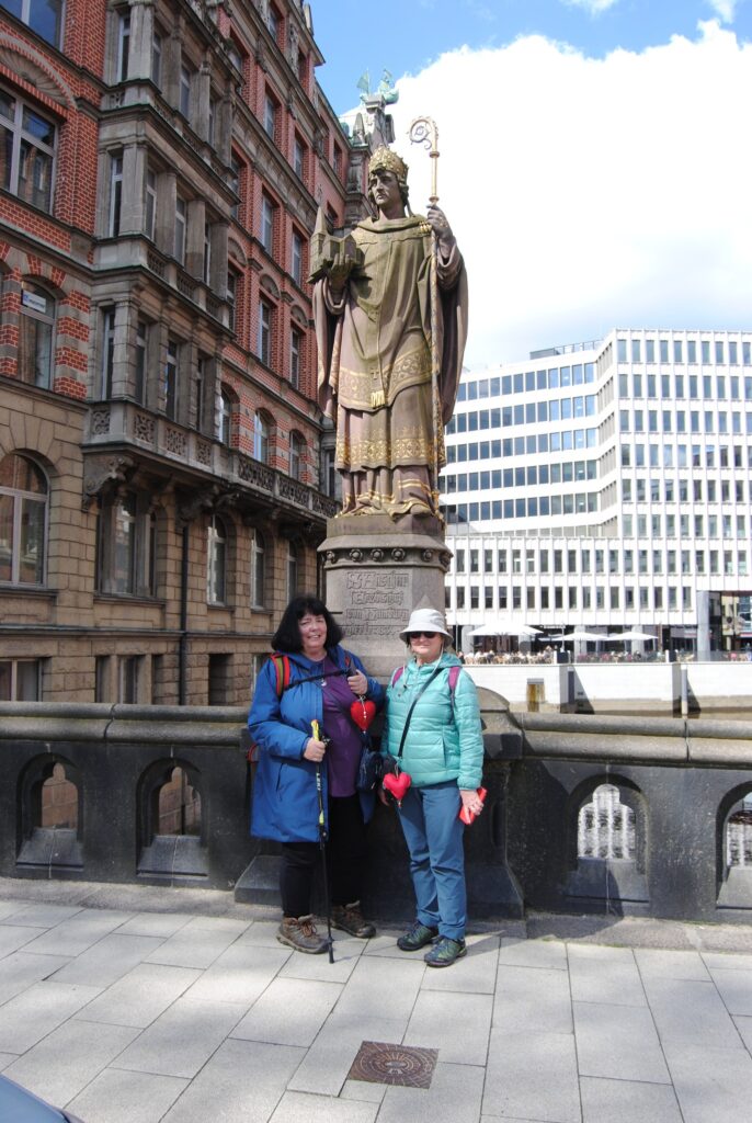 seniorzy zwiedzają Hamburg