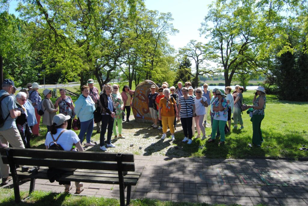 seniorzy na wycieczce autokarowej do Wolina