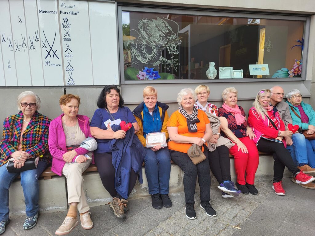 seniorzy na wycieczce autokarowej w Miśni i Saksonii