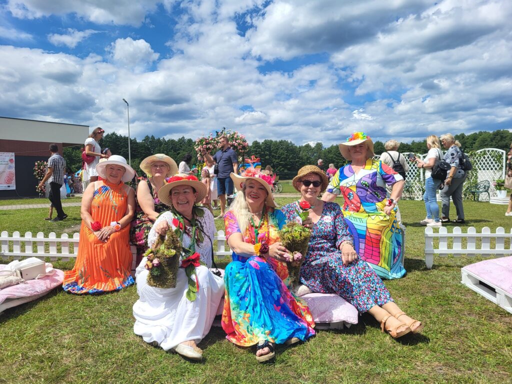 seniorki na X Festiwalu Róż w Dobrej