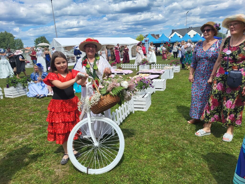 seniorki na X Festiwalu Róż w Dobrej