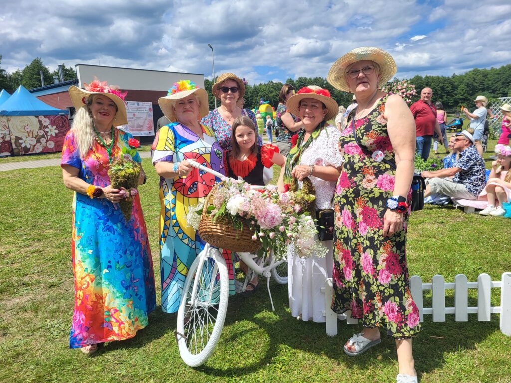 seniorki na X Festiwalu Róż w Dobrej