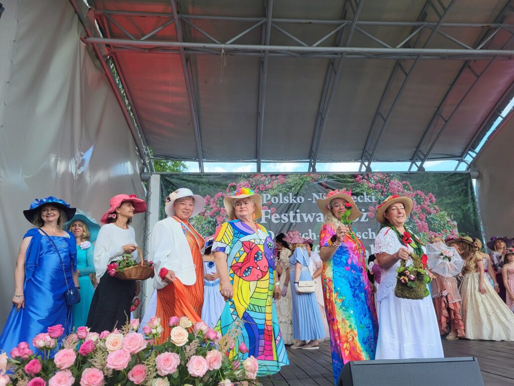 seniorki na X Festiwalu Róż w Dobrej