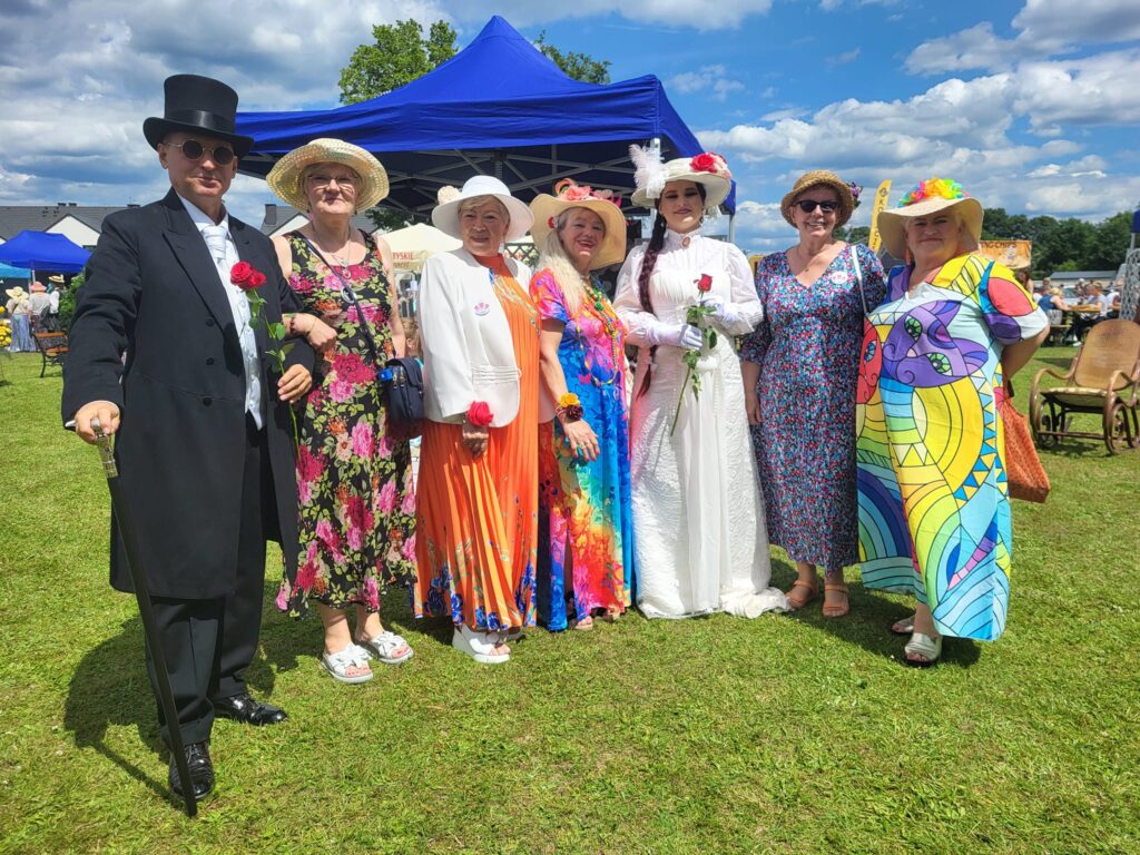 seniorki na X Festiwalu Róż w Dobrej