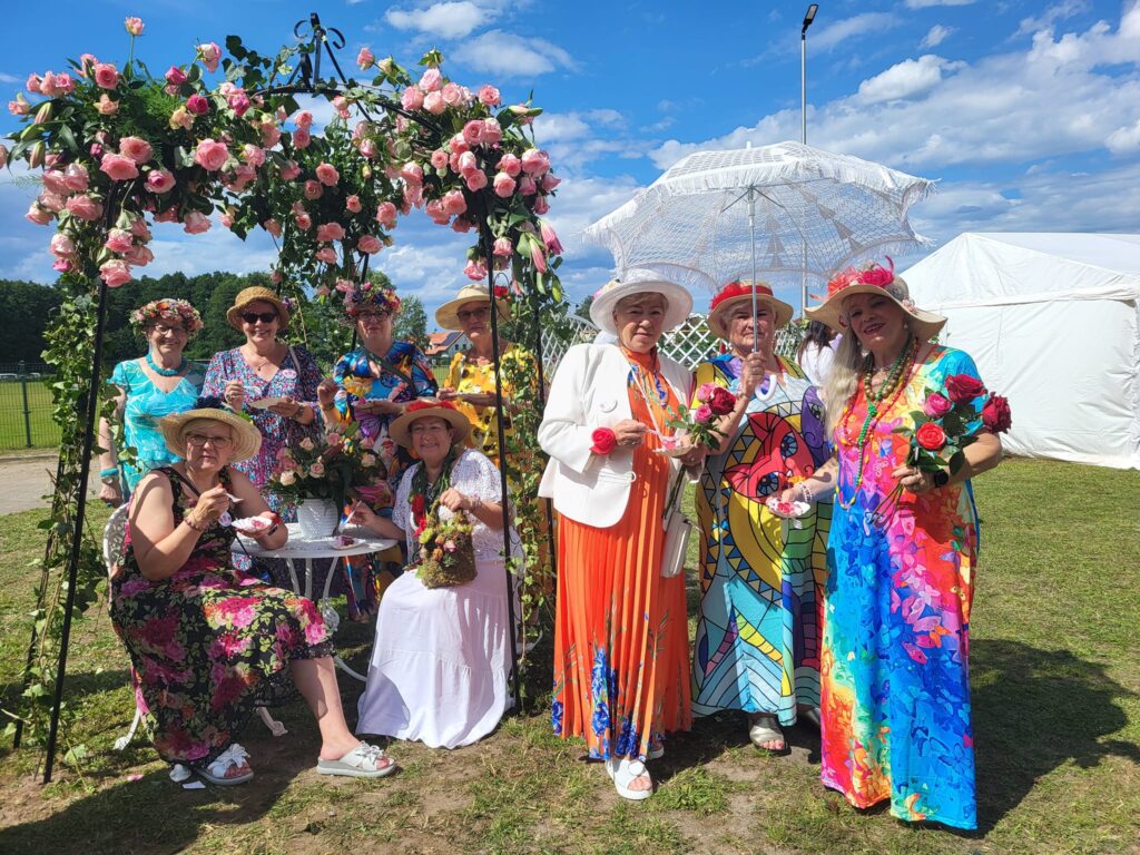 seniorki na X Festiwalu Róż w Dobrej