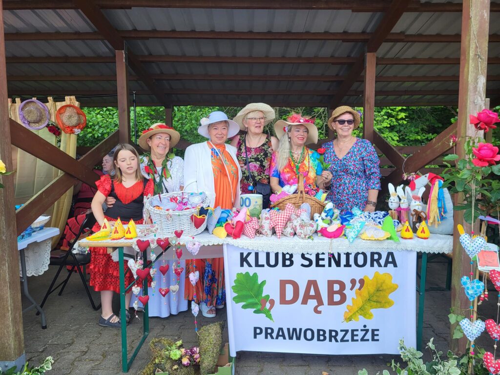 seniorki na X Festiwalu Róż w Dobrej