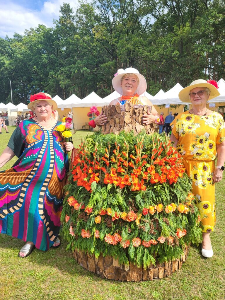 seniorki na X Festiwalu Róż w Dobrej