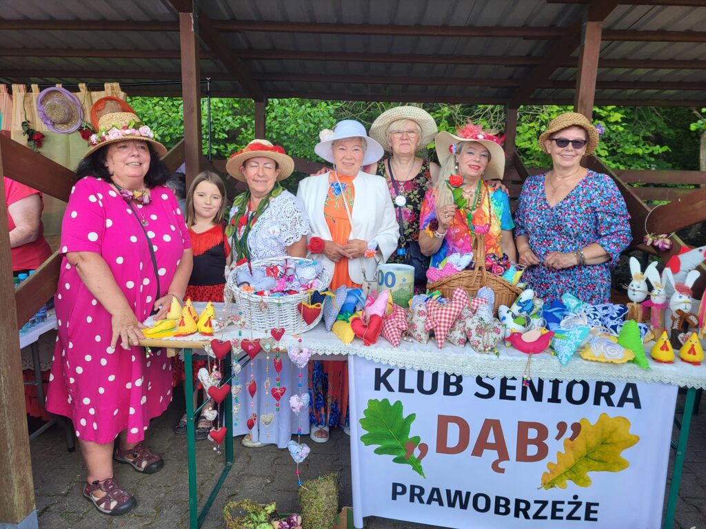 seniorki na X Festiwalu Róż w Dobrej