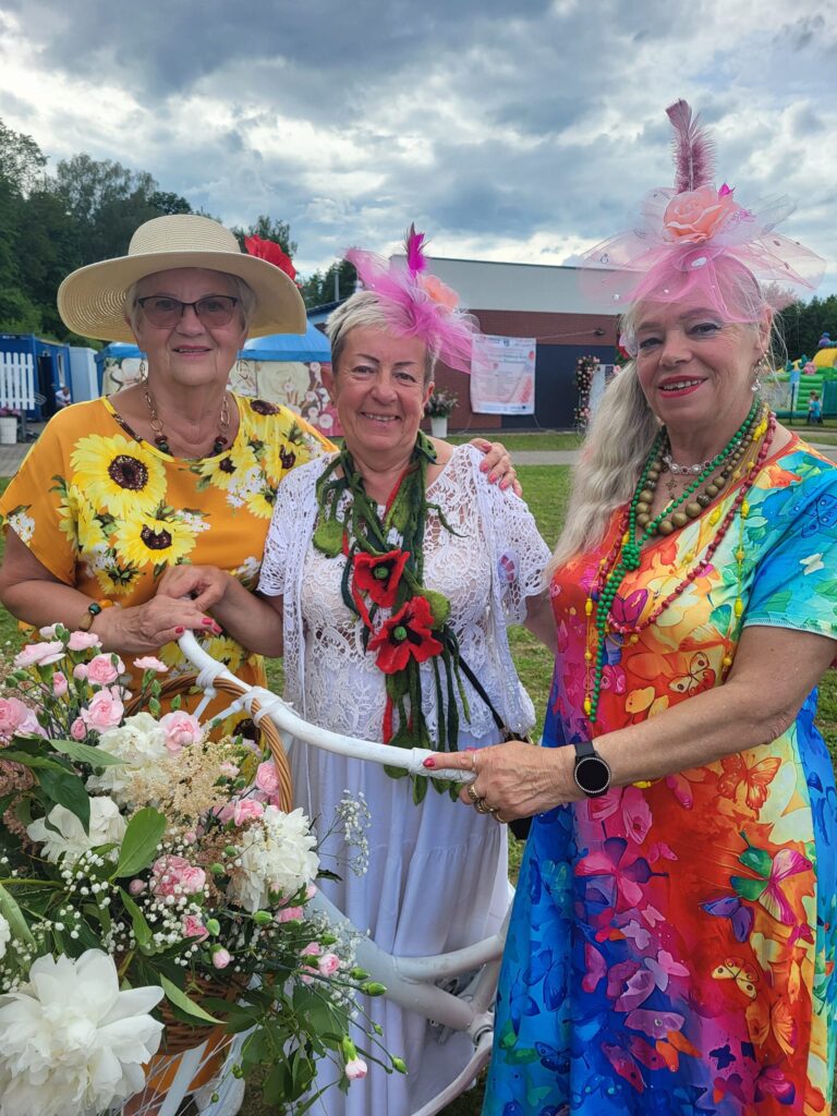 seniorki na X Festiwalu Róż w Dobrej