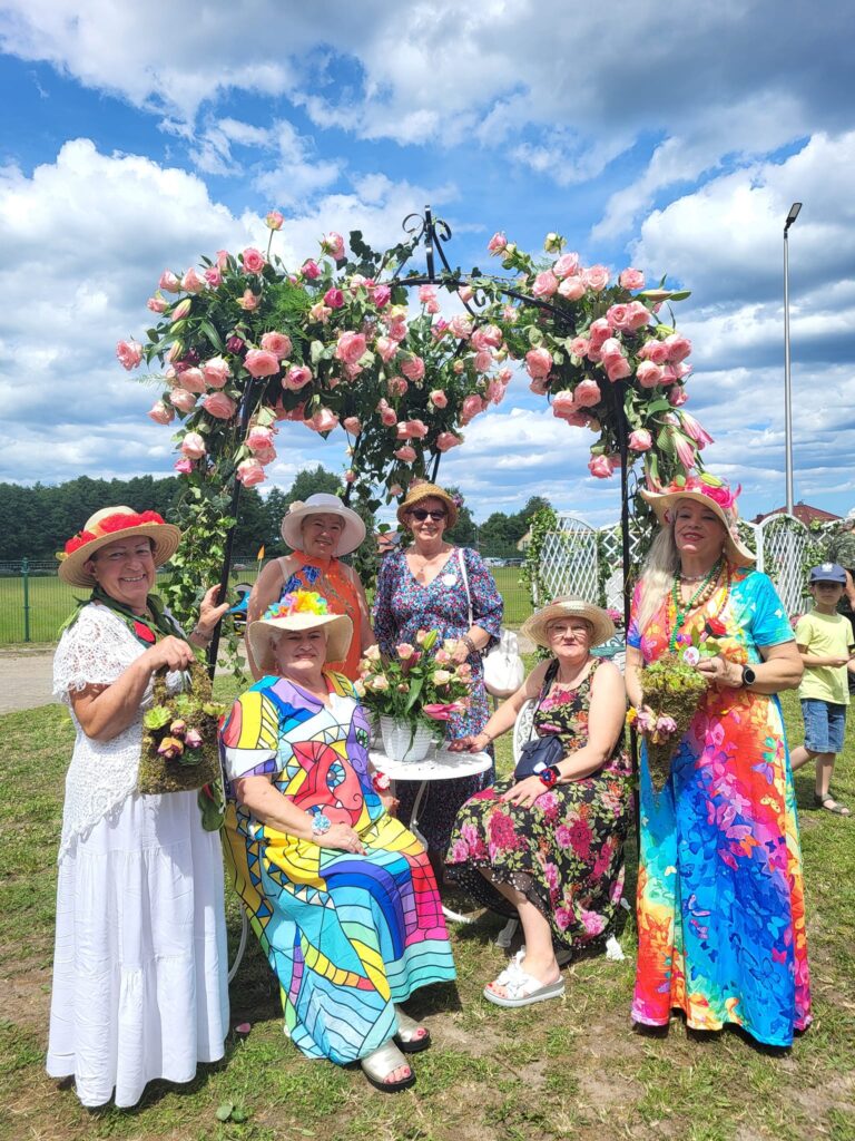 seniorki na X Festiwalu Róż w Dobrej