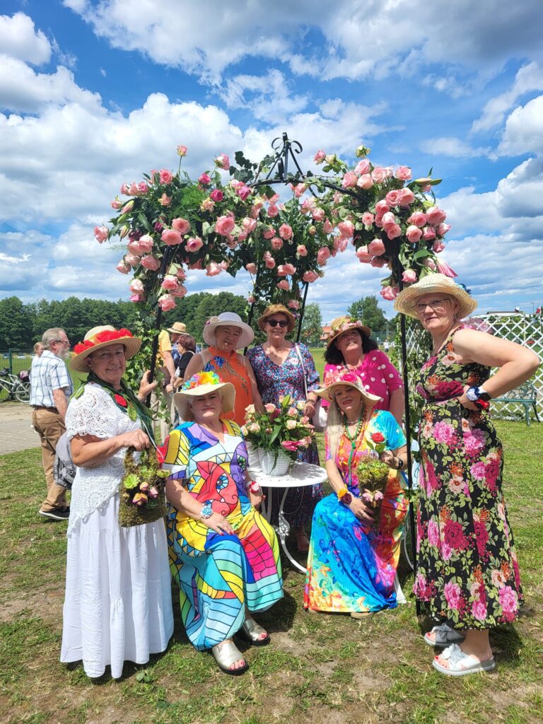 seniorki na X Festiwalu Róż w Dobrej