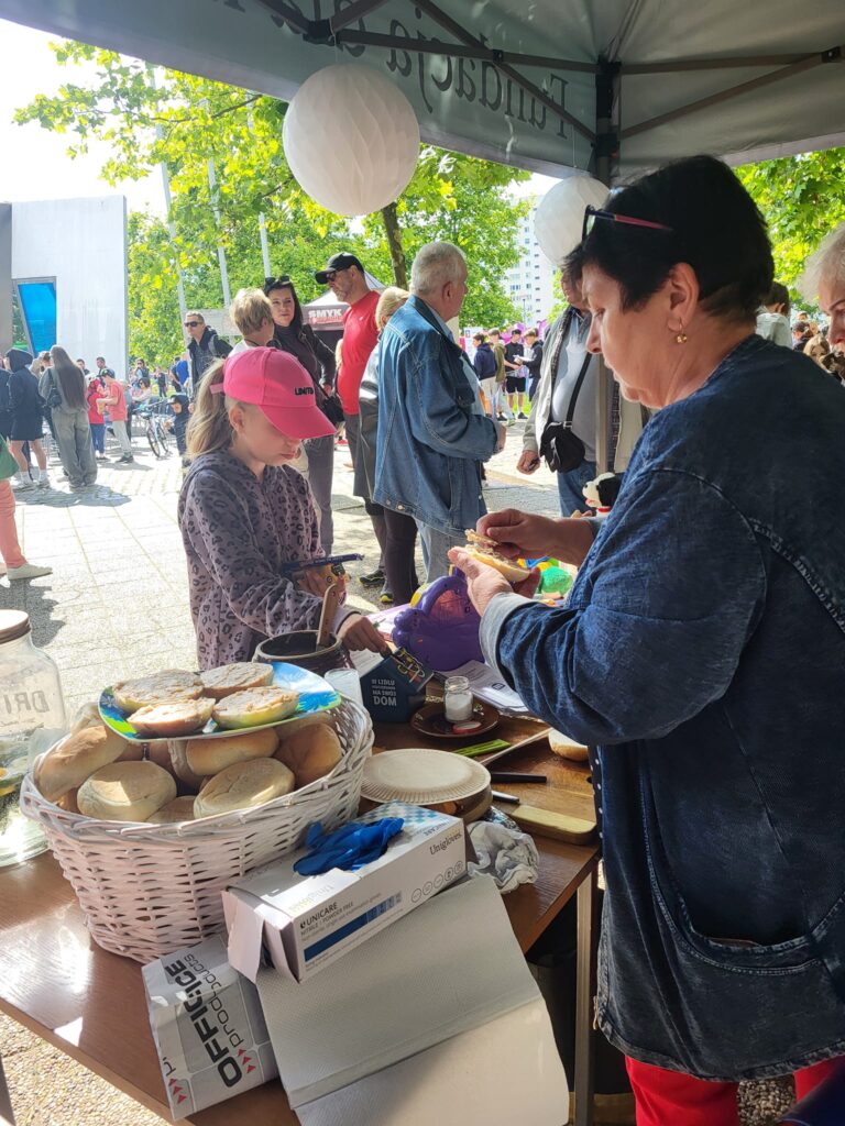 impreza plenerowa "Powitanie lata" na os. Słonecznym