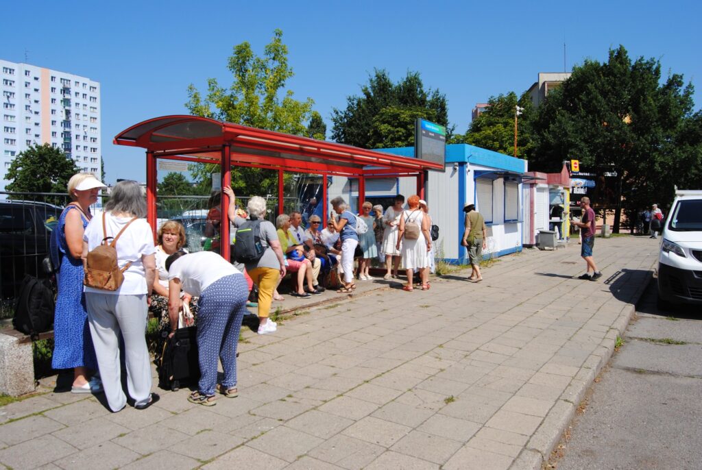 seniorzy na wycieczce autokarowej do Kalisza Pom.