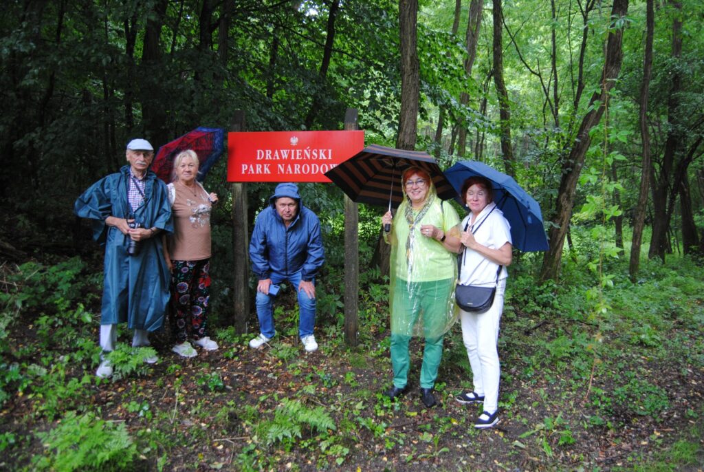 seniorzy na wycieczce geologicznej