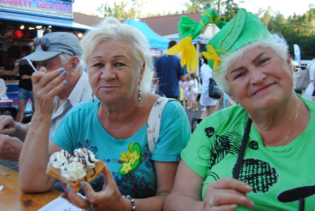 seniorzy na wycieczce autokarowej do Kalisza Pom.