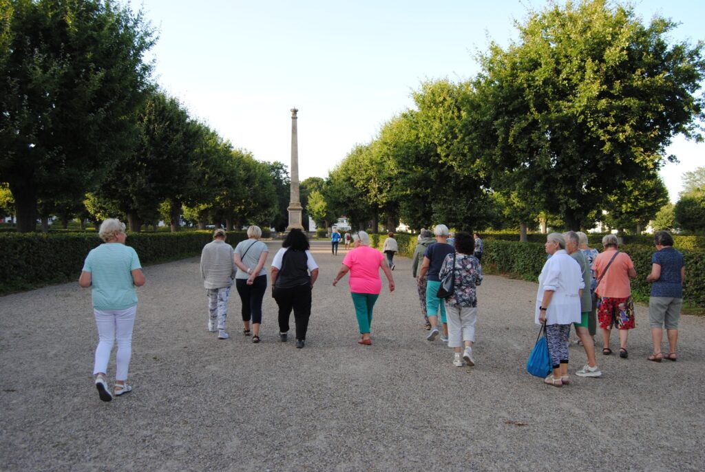 seniorzy na wycieczce autokarowej na Rugii