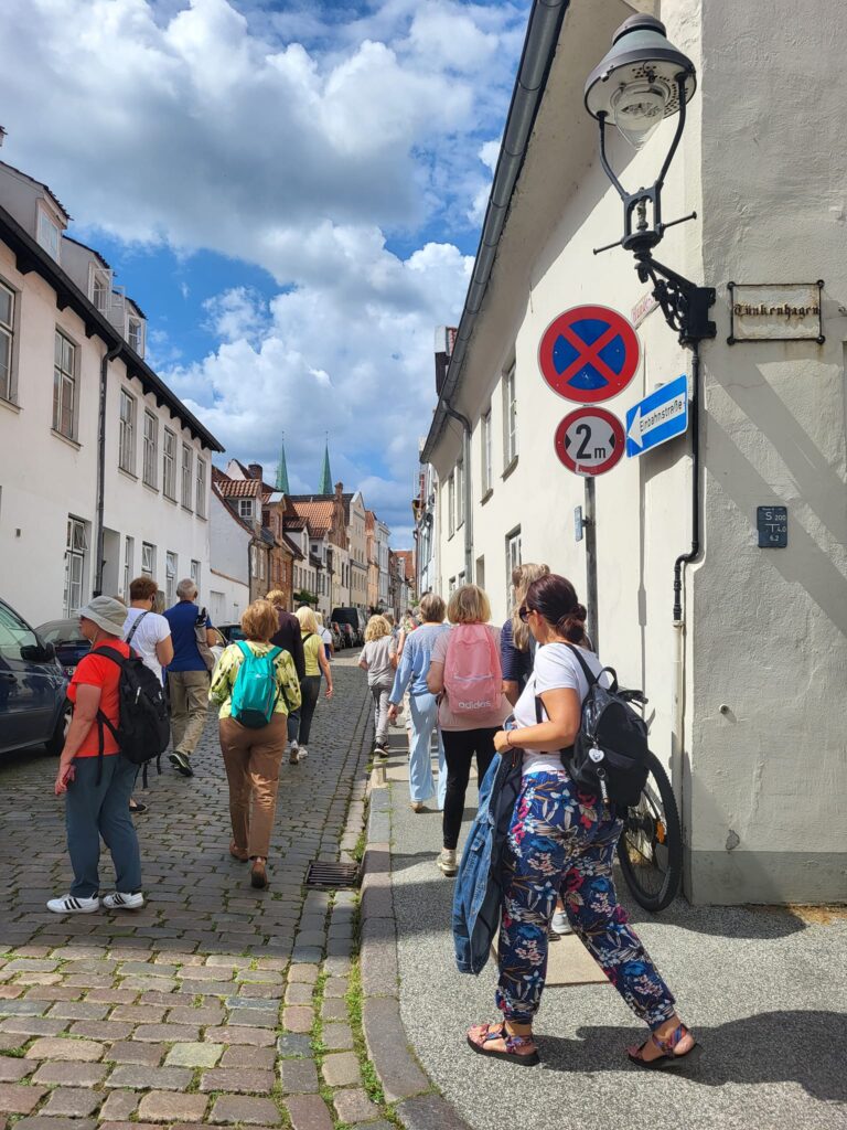 seniorzy na wycieczce autokarowej do Lubeki