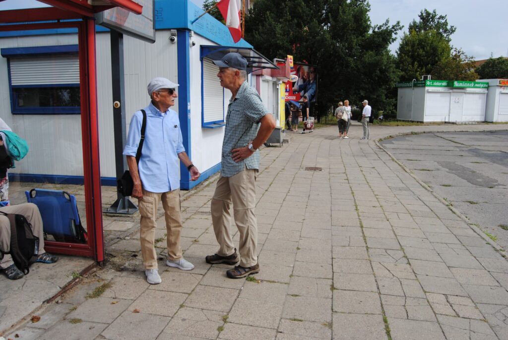 seniorzy na wycieczce na Święto Leszcza w Nowym Warpnie