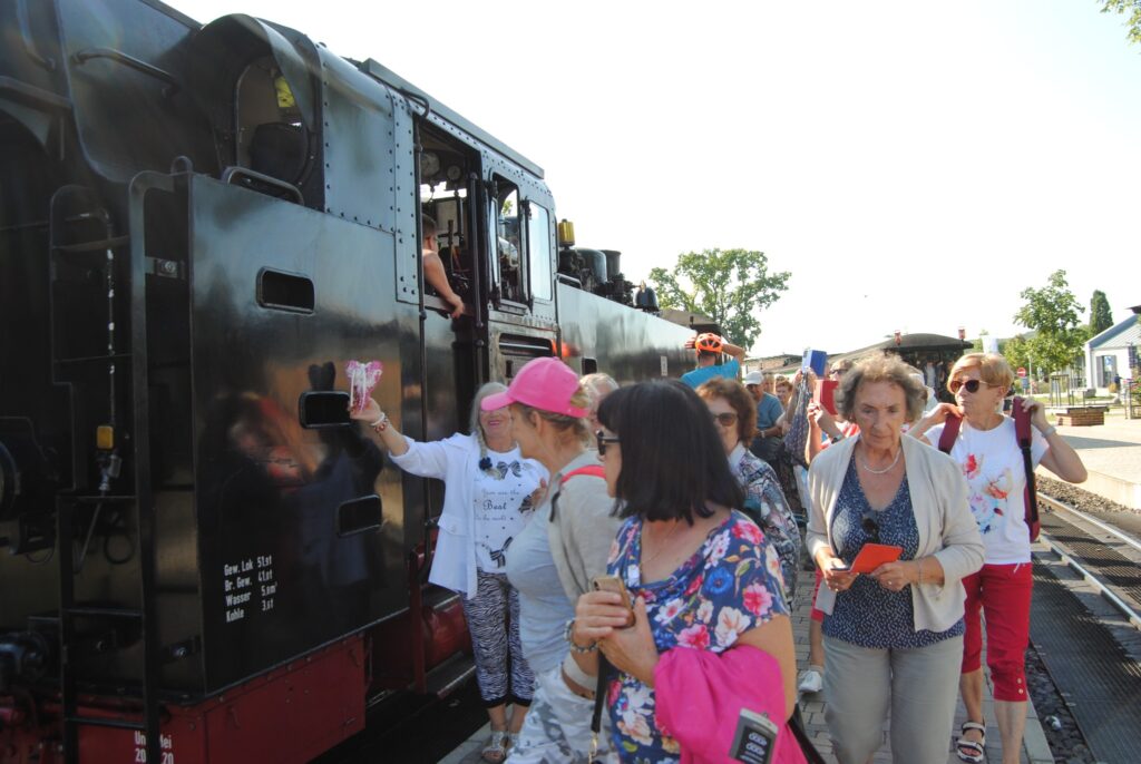 seniorzy na wycieczce autokarowej na Rugii