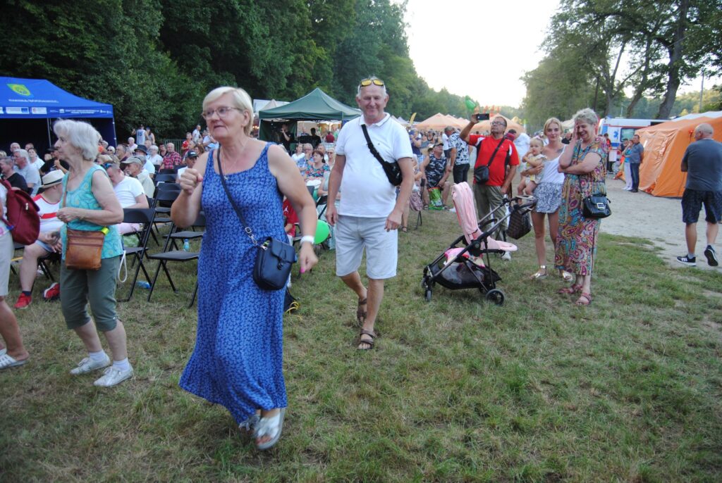 seniorzy na Święcie Chleba w Bogdańcu