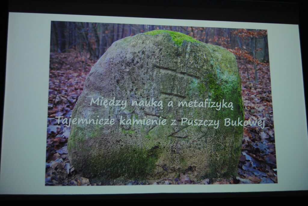 seniorzy na prelekcji w DK Krzemień  zorganizowanej przez Nadleśnictwo Gryfino