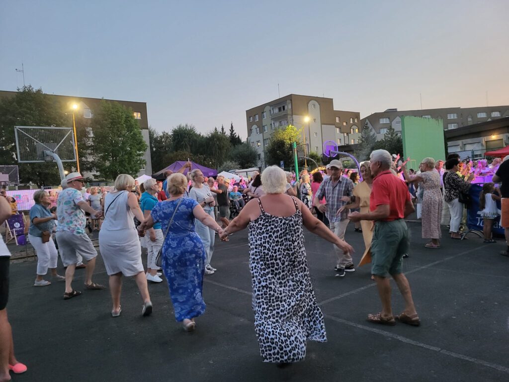 impreza plenerowa "Pożegnanie lata" na os. Bukowym 