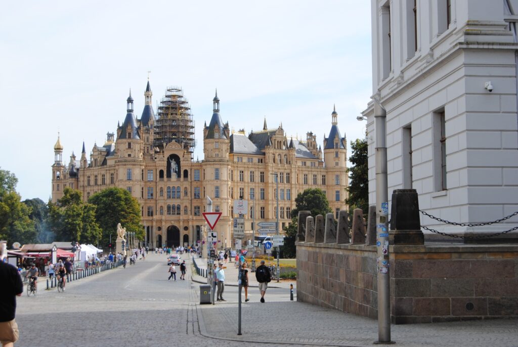 wycieczka autokarowa seniorów do Schwerin i Wismaru