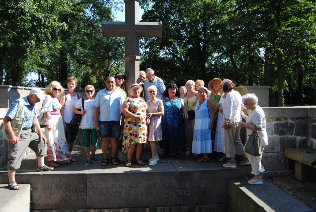 seniorzy na Wojewódzkich Dożynkach w Przelewicach