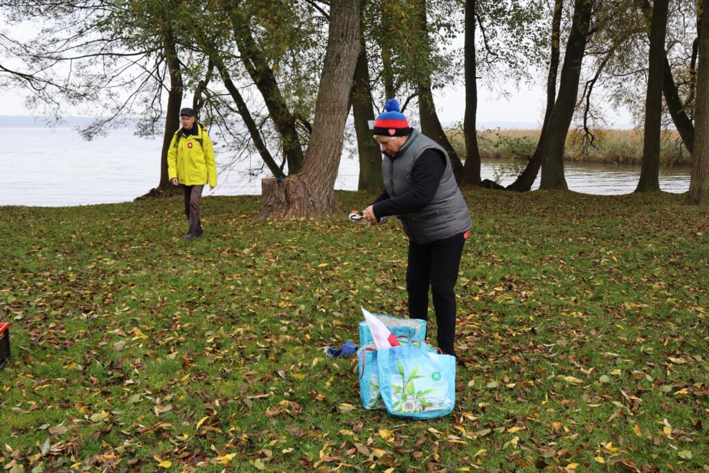 seniorzy obchodzą Święto Niepodległości w Żelewie