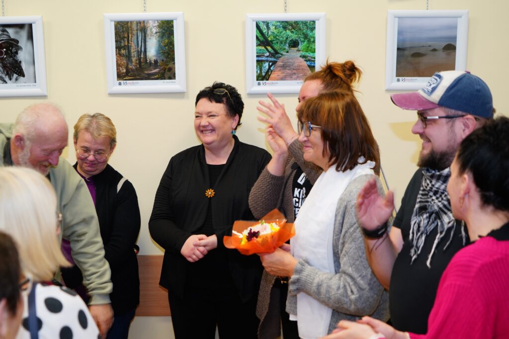 wernisaż wystawy fotograficznej "Moje ulubione kadry" w klubie "Dąb"