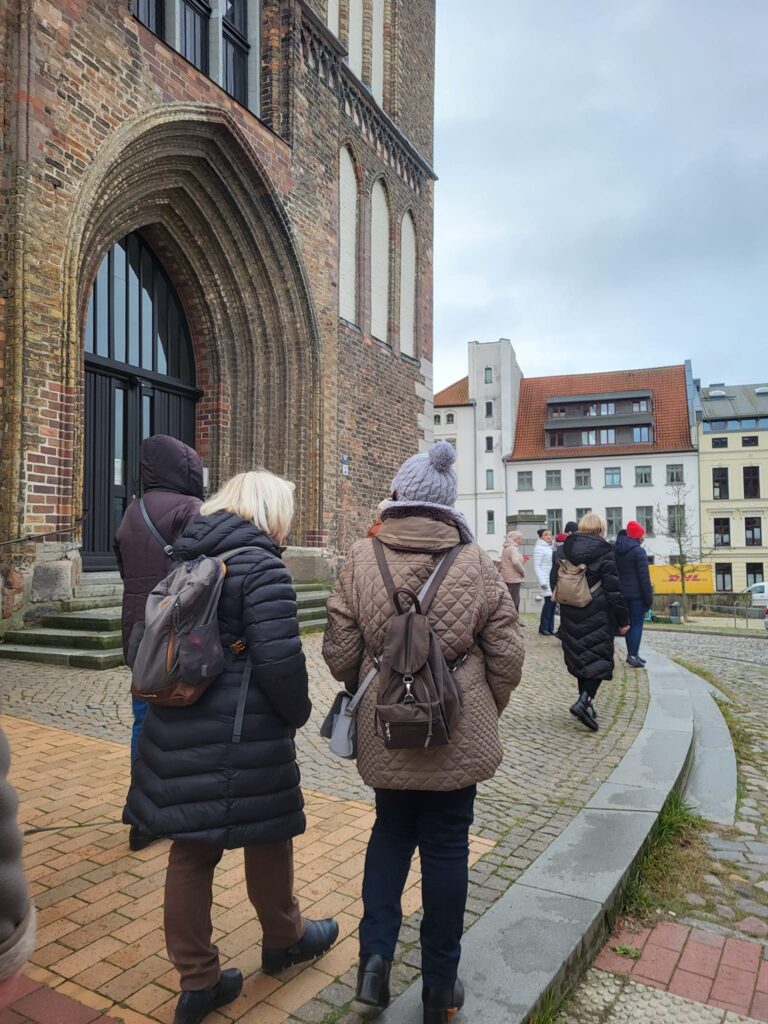 4 grudnia 2024 r. seniorzy zwiedzili nadbałtyckie perły: Ribnitz, Gelbensande i Rostock