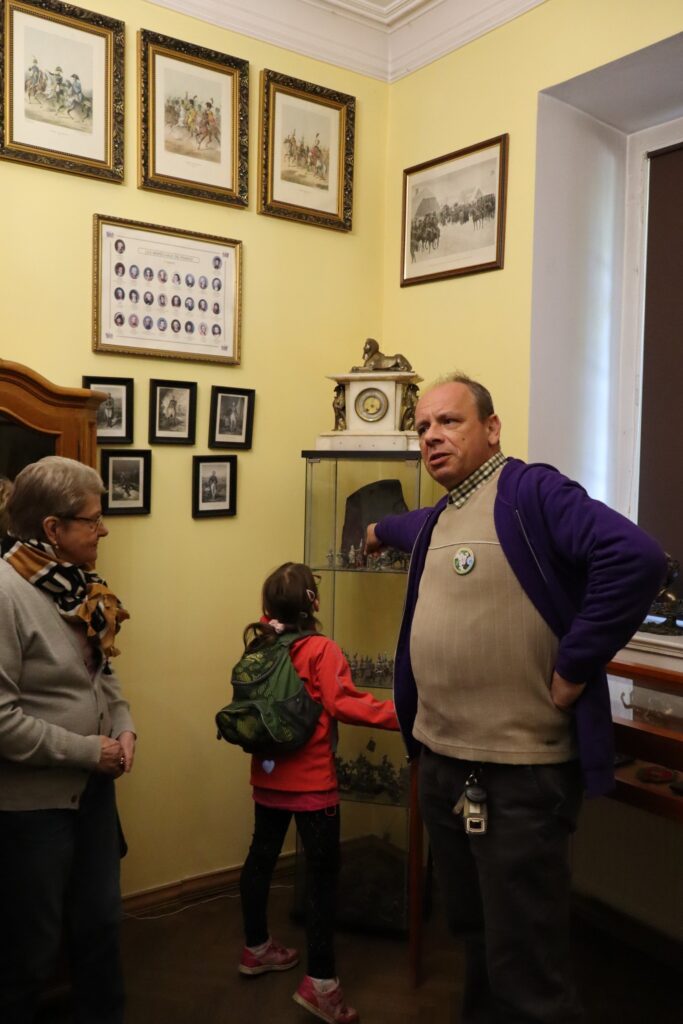 40-osobowa grupa seniorów z UTW-SP i Klubu Seniora "Dąb" wzięła udział w XLVI Ogólnopolskim Wiosennym Rajdzie do Kobylnicy w dniach 26 i 27 kwietnia 2025 roku