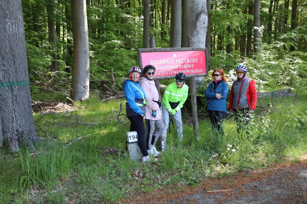 impreza plenerowa Klubu Seniora "Dąb" w Ogrodzie Dendrologicznym w Glinnej
