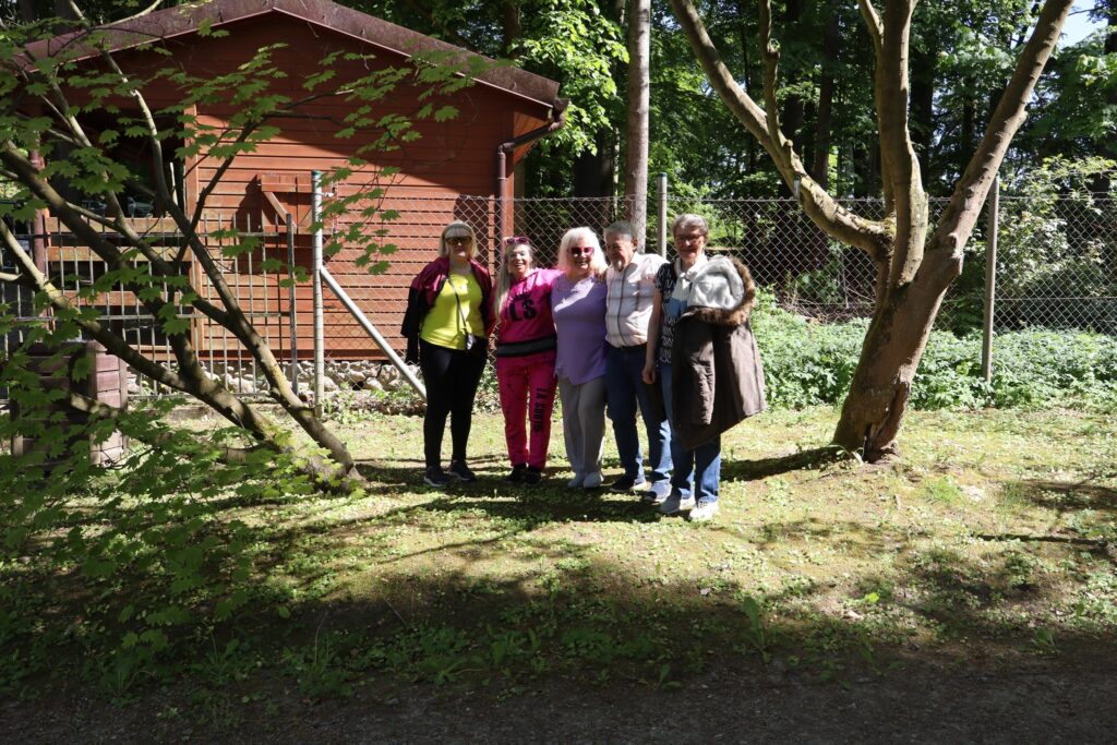impreza plenerowa Klubu Seniora "Dąb" w Ogrodzie Dendrologicznym w Glinnej