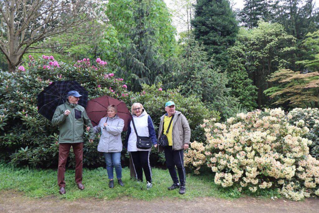 impreza plenerowa seniorów w Ogrodzie Dendrologicznym w Glinnej