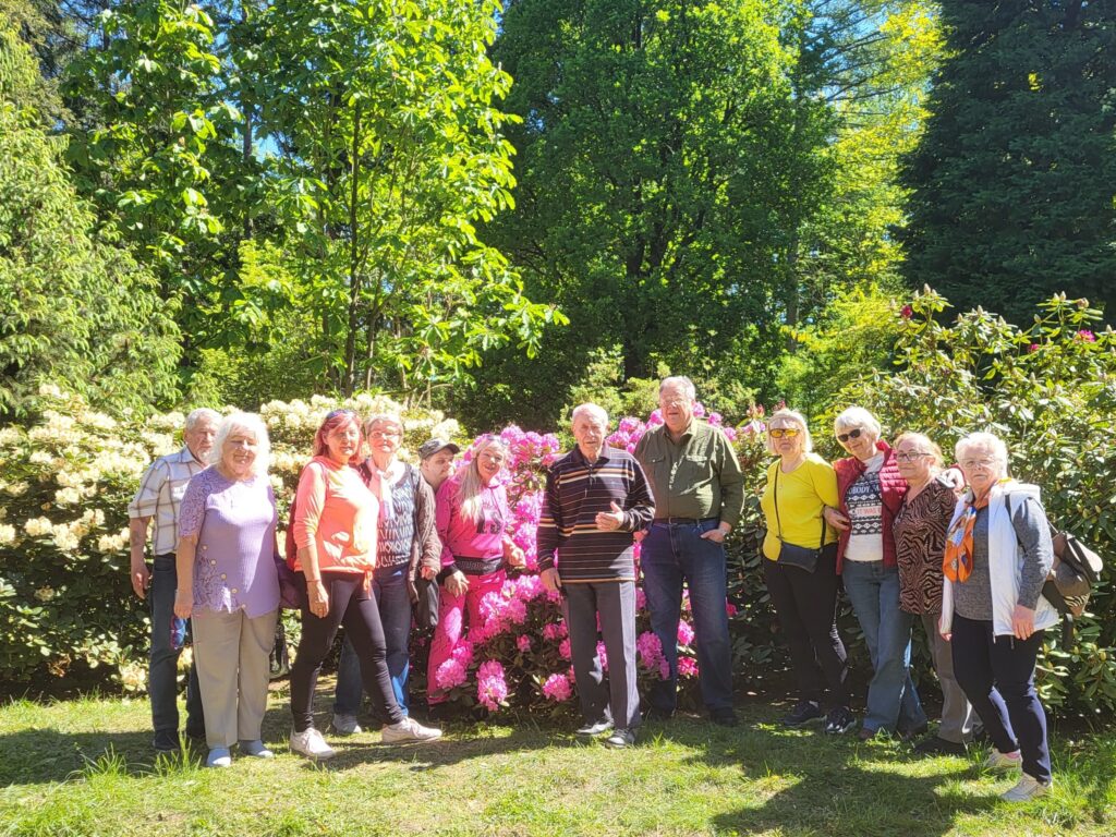 impreza plenerowa Klubu Seniora "Dąb" w Ogrodzie Dendrologicznym w Glinnej