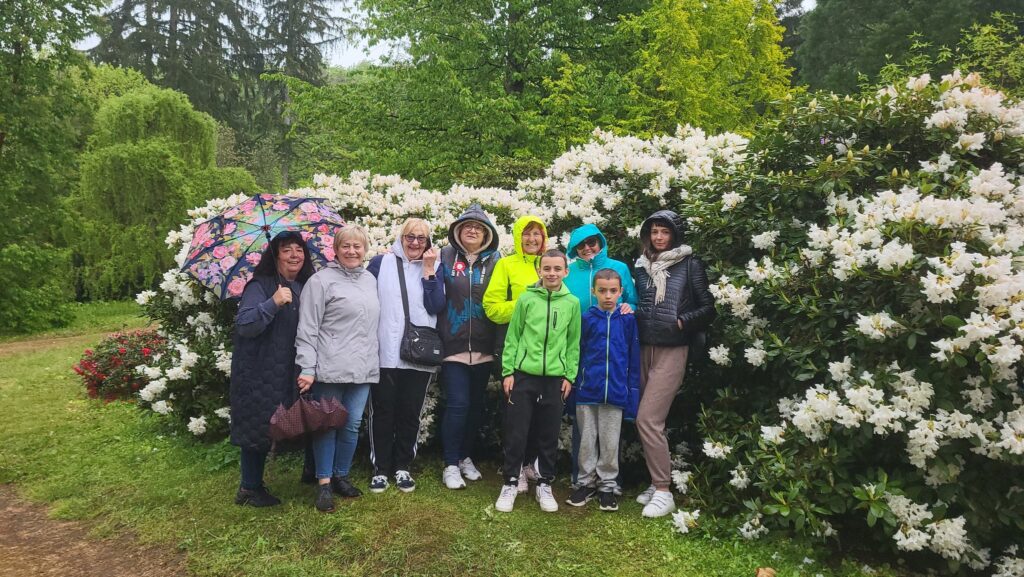 impreza plenerowa seniorów w Ogrodzie Dendrologicznym w Glinnej