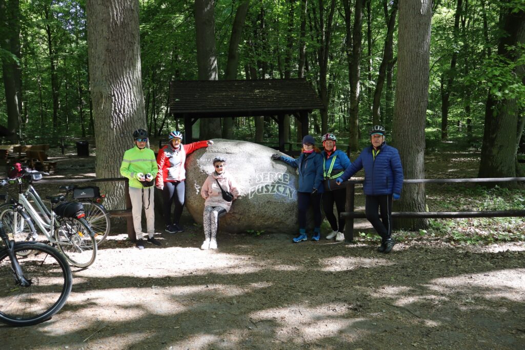 impreza plenerowa Klubu Seniora "Dąb" w Ogrodzie Dendrologicznym w Glinnej