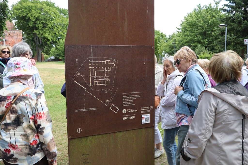 zdjęcie przedstawia uczestników wycieczki do Greifswaldu i Stralsundu