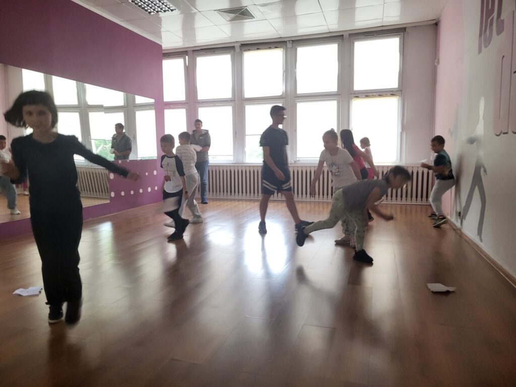 zdjęcie przedstawia uczestników "Aktywnych wakacji z Fundacją"