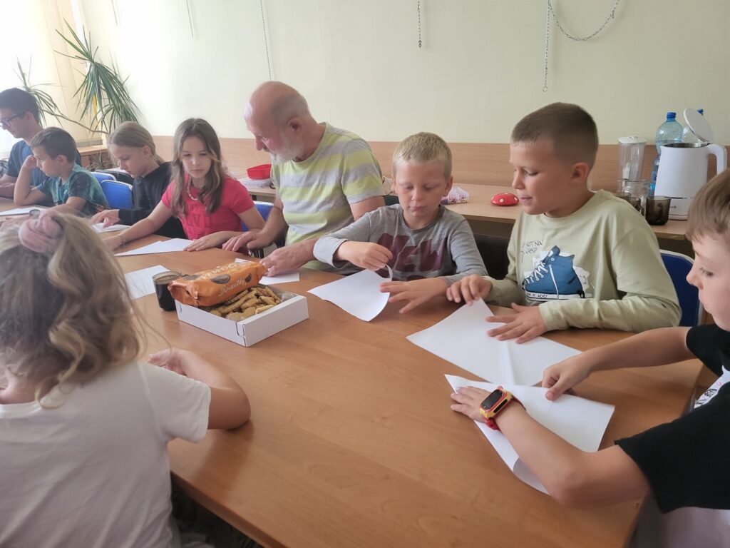 zdjęcie przedstawia uczestników "Aktywnych wakacji z Fundacją"