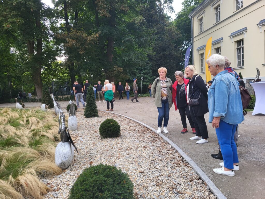 zdjęcie przedstawia uczestników wycieczki do Przelewic na Wojewódzkie Dożynki