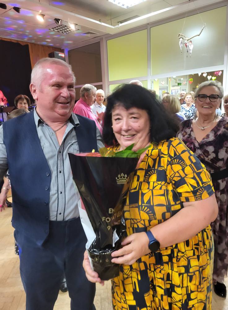 zdjęcie przedstawia uczestników Balu Seniora w klubie "Dąb"