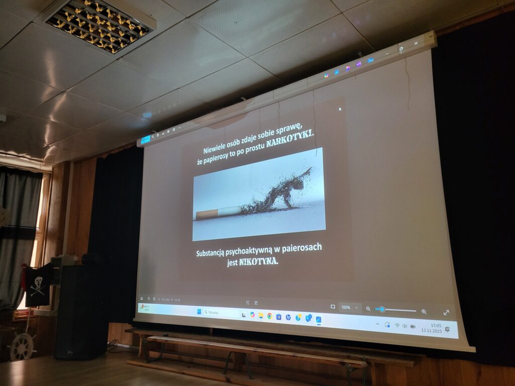 zdjęcie przedstawia plakat o szkodliwości palenia papierosów